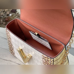 LV Артикул： M50282 Сумка с цепочкой и тиснением под кожу крокоди