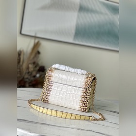 LV Артикул： M50282 Сумка с цепочкой и тиснением под кожу крокоди