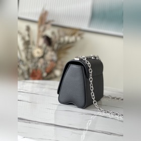 LV Модель： M58597 Twist Маленькая сумка Кожа Taurillon с металли