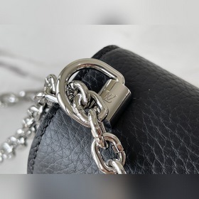 LV Модель： M58597 Twist Маленькая сумка Кожа Taurillon с металли