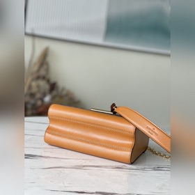 LV Артикул： M59686 Сумка с цепочкой цвета карамельного коричнево