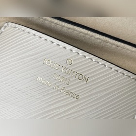 LV Артикул： M59761 Бежевая сумка на цепочке В 2015 году в коллек
