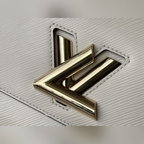 LV Артикул： M59761 Бежевая сумка на цепочке В 2015 году в коллек