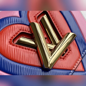 LV Артикул： M50282 Белая сумка среднего размера Transformed Epi 