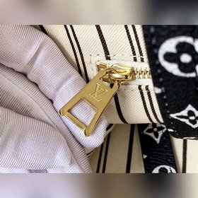 LV Модель M44576 Бело-коричневая сумка ONTHEGO с леопардовым прин