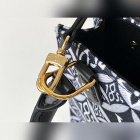 LV Модель M69846 Черный Маленькая сумка-тоут старинным узором Нов