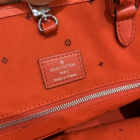 LV Модель M45121 Onthego Большая сумка Tote В соответствии с трад