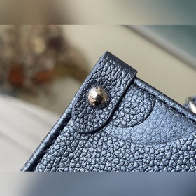 LV Артикул： M58956 Маленькая сумка Изготовлена из кожи с тиснен