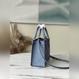 LV Артикул： M58956 Маленькая сумка Изготовлена из кожи с тиснен