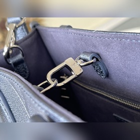 LV Артикул： M58956 Маленькая сумка Изготовлена из кожи с тиснен