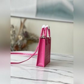 LV Артикул： M90564 Розовый чехол для нот с крокодиловым узором [
