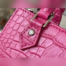 LV Артикул： M90564 Розовый чехол для нот с крокодиловым узором [
