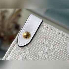 LV Артикул： M20815 Белая кожа, большой размер  Сумка OnTheGo Из