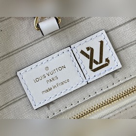 LV Артикул： M20815 Белая кожа, большой размер  Сумка OnTheGo Из