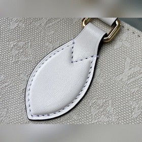LV Артикул： M20815 Белая кожа, большой размер  Сумка OnTheGo Из