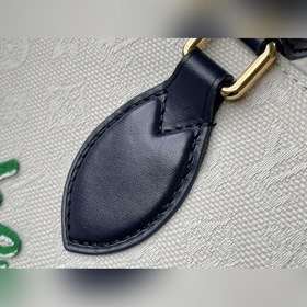 LV Артикул： M20815 Большая сумка OnTheGo синей кожей Изготовлена
