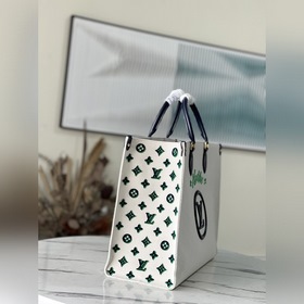 LV Артикул： M20815 Большая сумка OnTheGo синей кожей Изготовлена