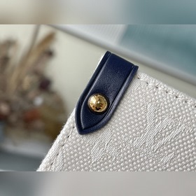 LV Артикул： M20815 Большая сумка OnTheGo синей кожей Изготовлена
