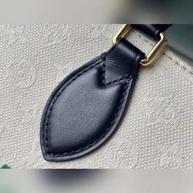 LV Артикул： M20815 Синяя сумка OnTheGo Материал： вышивка, ткань 