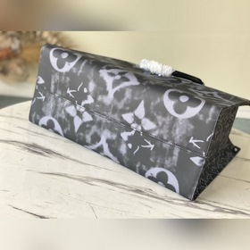 LV Артикул： M44586 Черная сумка ONTHEGO большого размера Для раб