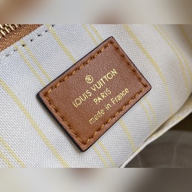 LV  Артикул： M57644 Сумка OnTheGo среднего размера Вышитый узор