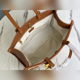 LV  Артикул： M57644 Сумка OnTheGo среднего размера Вышитый узор