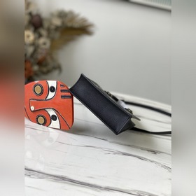 LV Артикул： M57937 Черный  Сумка Petit Sac Plat Сумка с нежным 
