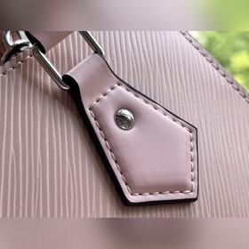 LV Артикул： M58660 Розовая сумка Petit Sac Plat Классическая сум