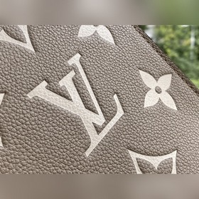 LV Артикул： M80449 Светло-серая сумка Petit Sac Plat Сумка с неж