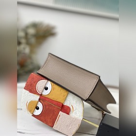 LV Артикул： M80449 Светло-серая сумка Petit Sac Plat Сумка с неж
