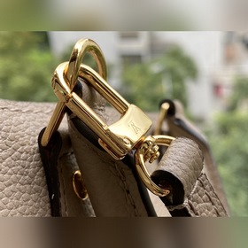 LV Артикул： M80449 Светло-серая сумка Petit Sac Plat Сумка с неж