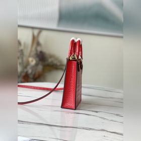 LV Артикул： M90564 Красный чехол для нот с крокодиловым узором 