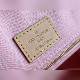 LV Артикул： M57641 Светло-розовая сумка OnTheGo большого размера