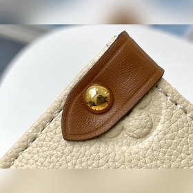 LV Модель M44921 Сумка ONTHEGO цветабрикосового цвета с тиснением