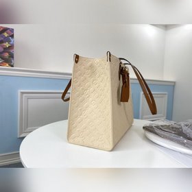 LV Модель M44921 Сумка ONTHEGO цветабрикосового цвета с тиснением
