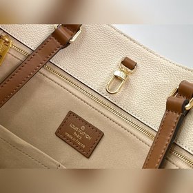 LV Модель M44921 Сумка ONTHEGO цветабрикосового цвета с тиснением