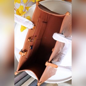 LV Модель： M45595 Коричневый Серия сумок для мам By The Pool Капс