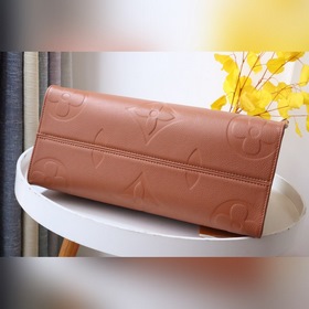 LV Модель： M45595 Коричневый Серия сумок для мам By The Pool Капс