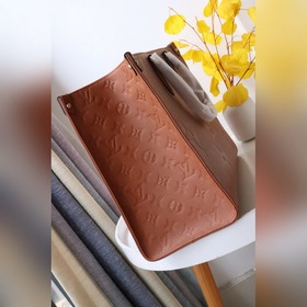 LV Модель： M45595 Коричневый Серия сумок для мам By The Pool Капс