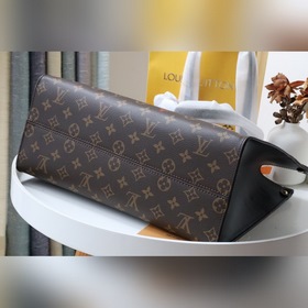 LV Артикул： M45888 Сумка-тоут Сердце Швейцарский художник Урс Фи