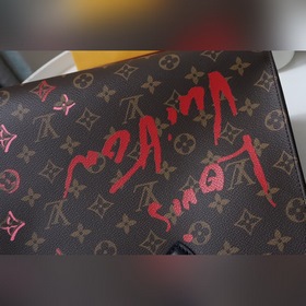 LV Артикул： M45888 Сумка-тоут Сердце Швейцарский художник Урс Фи