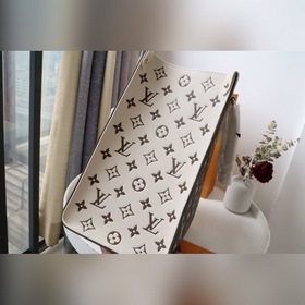 LV Артикул： M46060 Средняя сумка ONTHEGO Средняя сумка OnTheGo 