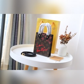 LV Артикул： M80839 Сердце PETIT SAC PLAT Мини-тоут Мини-версия