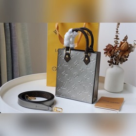 LV Модель： M90564/M69442 Лакированная кожа Сумка PETIT SAC PLAT