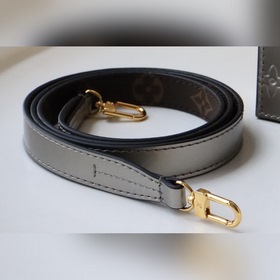 LV Модель： M90564/M69442 Лакированная кожа Сумка PETIT SAC PLAT 