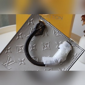 LV Модель： M90564/M69442 Лакированная кожа Сумка PETIT SAC PLAT 