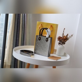 LV Модель： M90564/M69442 Лакированная кожа Сумка PETIT SAC PLAT 