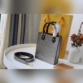 LV Модель： M90564/M69442 Лакированная кожа Сумка PETIT SAC PLAT 