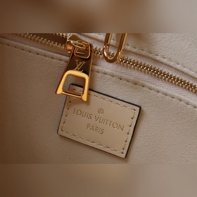 LV Артикул： M45660 Средняя сумка OnTheGo Мотив Monogram сначала