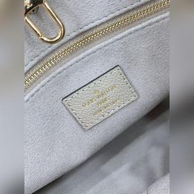 LV Артикул： M45779 Сумка Onthego Small Tote в цвете слоновой кос